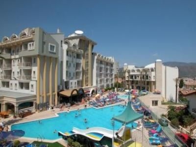 Grand Cettia0