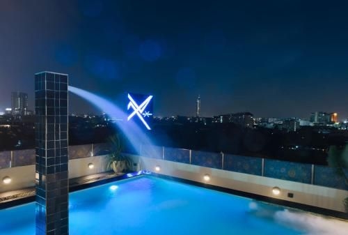 เดอะ เอ็กซ์ตรีม โฮเต็ล (The Xtreme Hotel)1