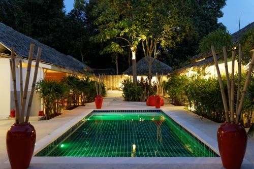 เดอะ ไวท์ คอตเทจ (The White Cottage)0
