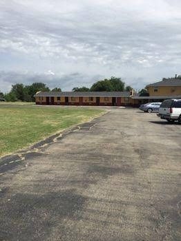 Colonial Motel0