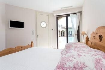 Villa J0