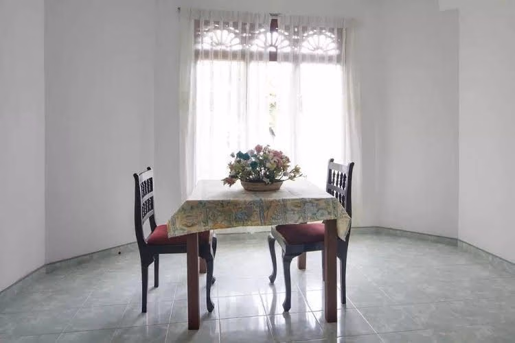White Villa0