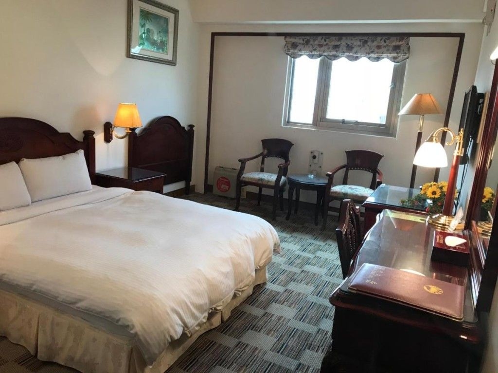 โรงแรมซันไร้ส์ (Sunrise Hotel)2