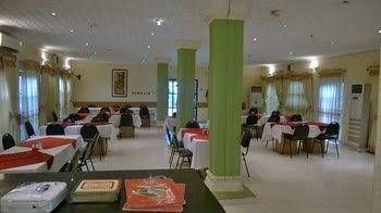 Manor Hotel0
