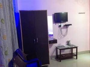 Hotel Giriraj Inn0