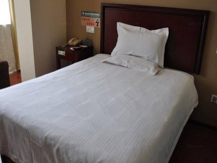 GreenTree Inn Hunan Zhangjiajie Forest Park JinBian Road Express Hotel0