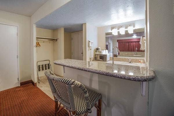 Econo Lodge0