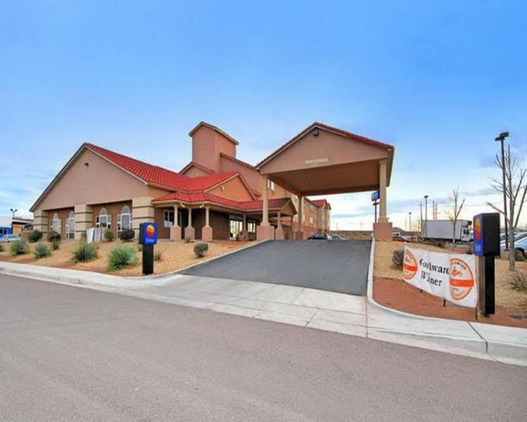 Comfort Inn and Suites0