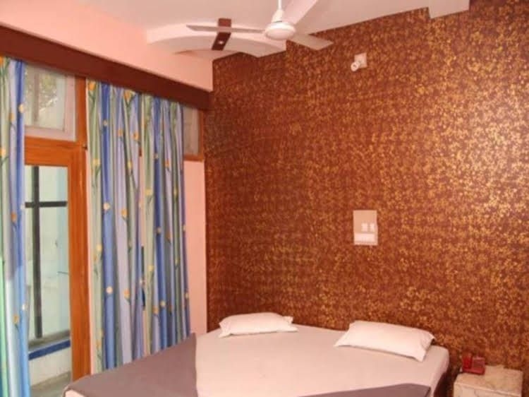 Hotel Yatri0