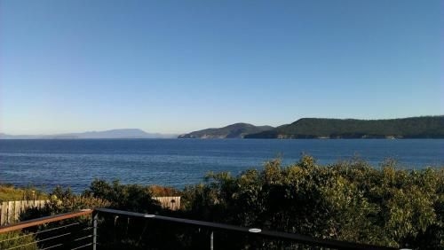 Larus Waterfront Cottage0