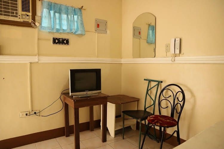 JoMckayl Apartelle0