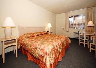 Rodeway Inn At Portland Airport1