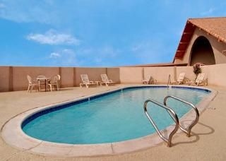 Rodeway Inn & Suites2