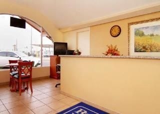 Rodeway Inn & Suites3