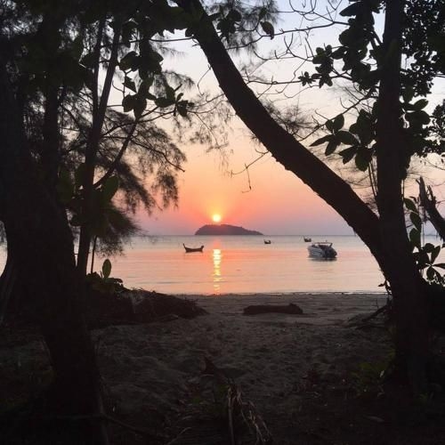 ราชา ซันเซ็ท รีสอร์ท (Racha Sunset Resort)1