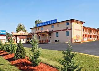 Rodeway Inn & Suites0