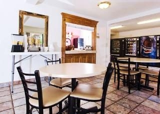 Rodeway Inn4