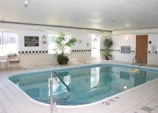 Comfort Inn & Suites2