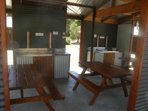Halls Gap Log Cabins1