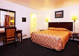 Econo Lodge1