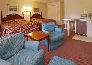Econo Lodge Inn & Suites1