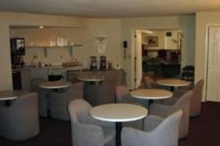 Econo Lodge Inn & Suites3