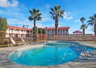 Rodeway Inn Near I-52