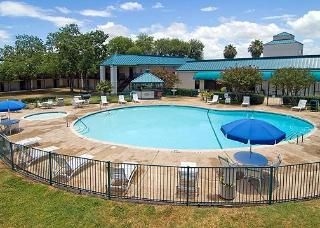 Clarion Inn & Suites Near Fort Sam Houston2