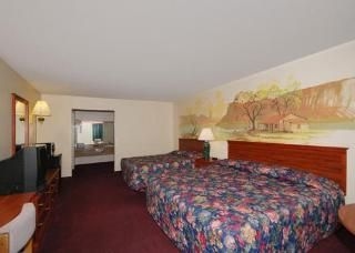Rodeway Inn & Suites Landmark Inn1