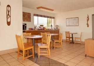 Rodeway Inn4