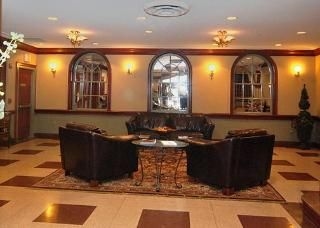 Governor Dinwiddie Hotel and Suites2