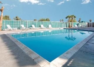 Comfort Inn & Suites2