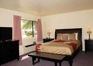 Rodeway Inn & Suites1