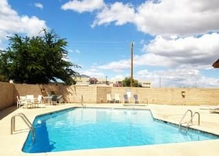 Rodeway Inn & Suites2