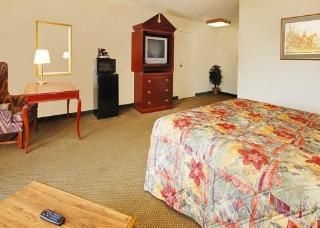 Econo Lodge Inn & Suites1