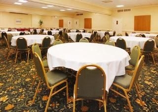 Econo Lodge Inn & Suites4