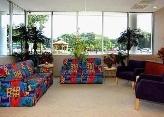 Econo Lodge MacArthur Airport2