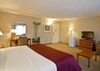 Clarion Hotel Near Fairplex1