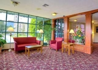 Clarion Hotel Near Fairplex3
