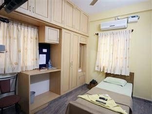 Hallmark Apartments0