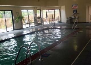 Comfort Inn & Suites2