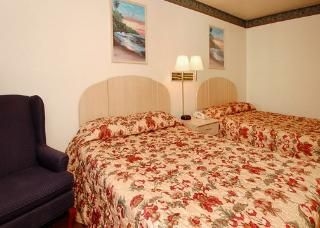 Econo Lodge Inn & Suites1