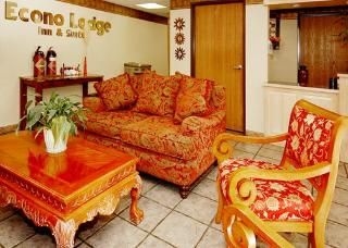 Econo Lodge Inn & Suites3