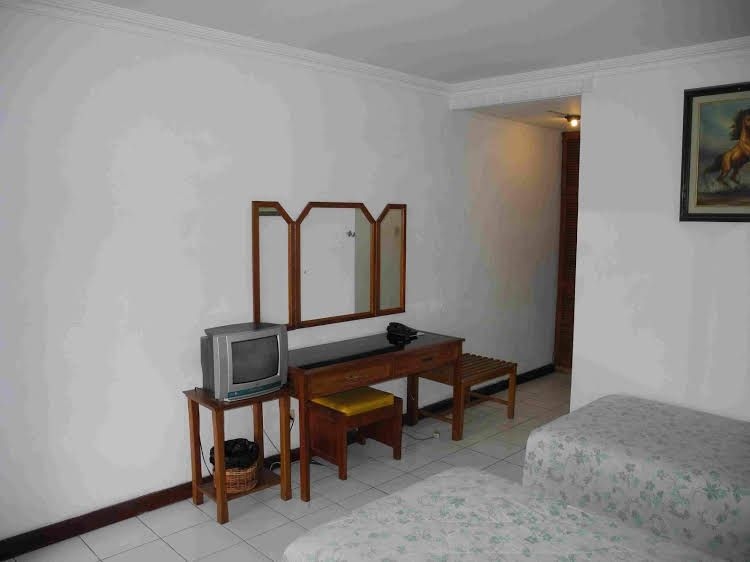 Aster Hotel & Restaurant0