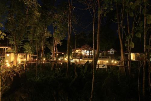 ร็อค แอนด์ ทรีเฮ้าส์ รีสอร์ท (Rock and Tree House Resort)3