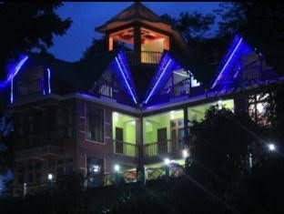 The Red Mud Chalet0