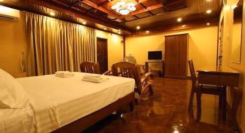 Inn Hundred Moon0