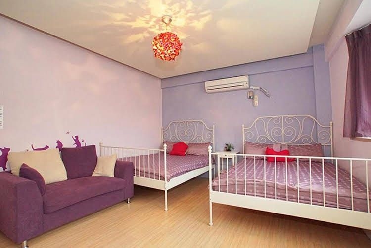 Yellow Cat B & B0