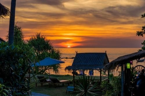 เลซี่เดย์ บังกะโล (Lazy Days Bungalows)0