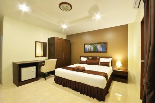 โรงแรมเดอะ ลิงค์ (The Links Hotel)0